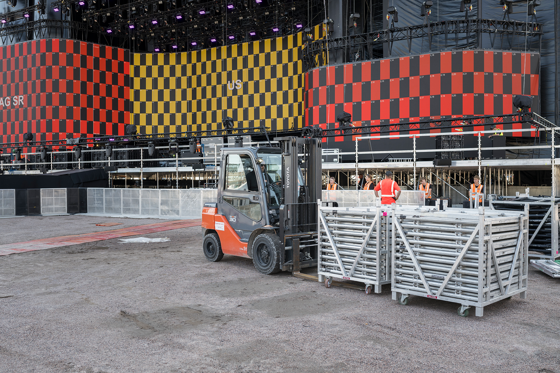 Flow Festival rakennettiin Toyotan vuokratrukeilla